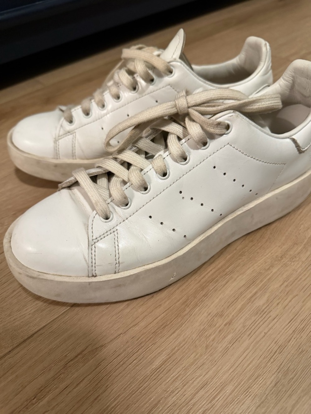 adidas Originals Women's White Leather Low-Top Sneakers